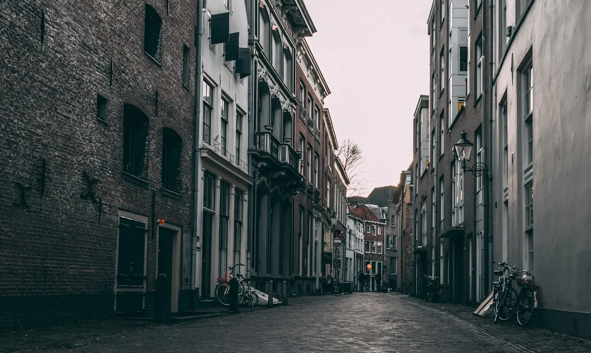 Plac manewrowy przy budynku usługowym — Rzeszów, Baranówka